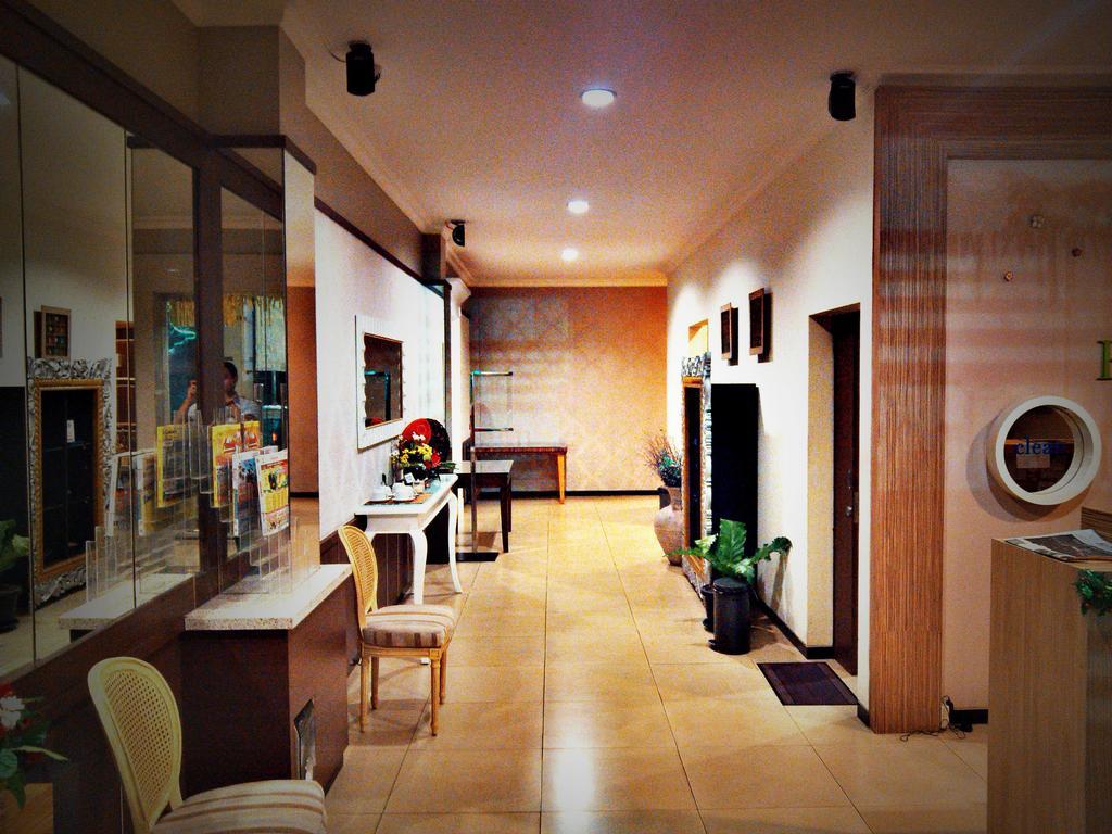 סמאראנג Hotel C3 מראה חיצוני תמונה