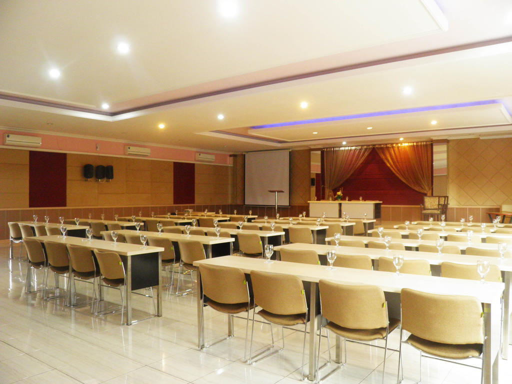 סמאראנג Hotel C3 מראה חיצוני תמונה